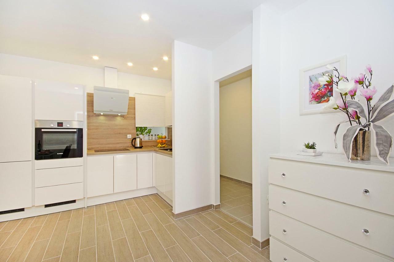 Apartment Mira Макарска Екстериор снимка